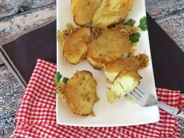 Ricetta Patate al parmigiano, morbide dentro e croccanti fuori!