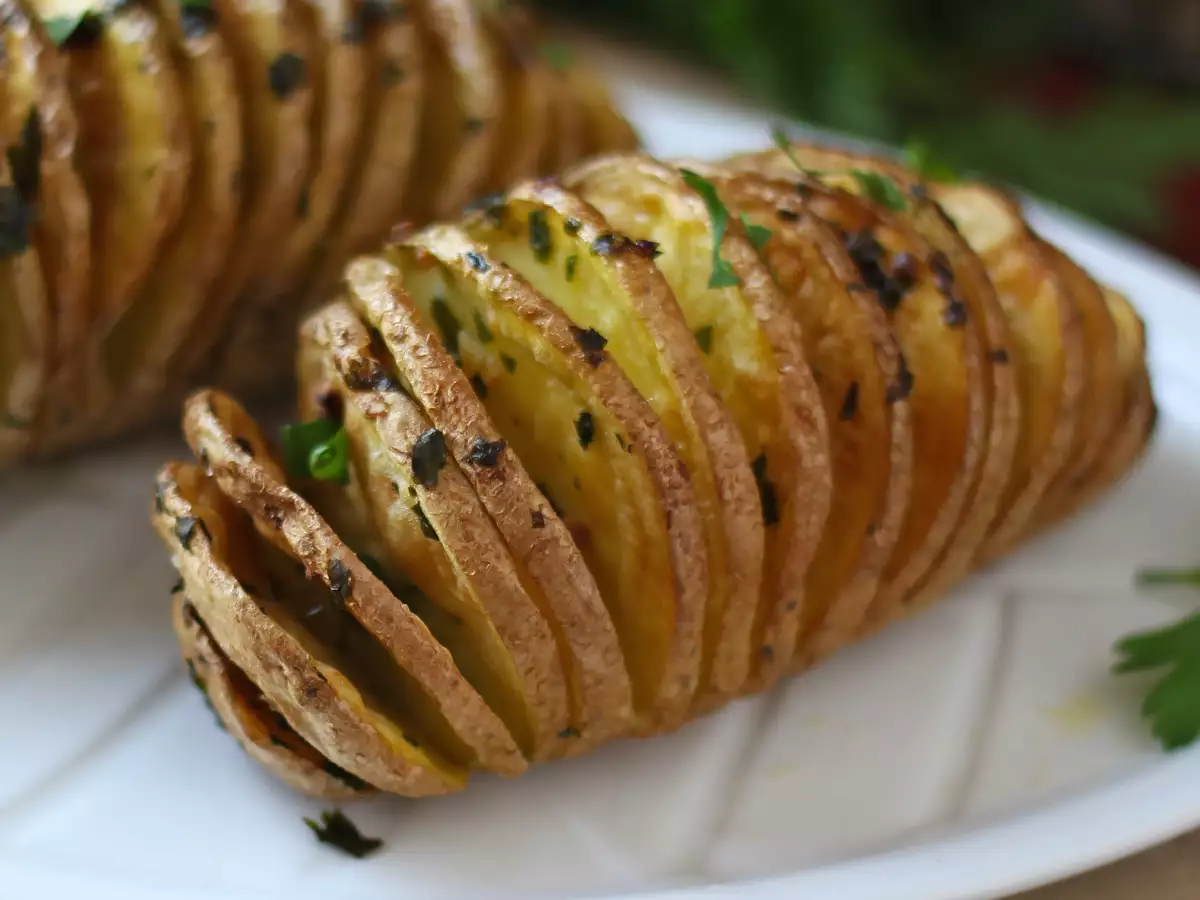 Patate hasselback in friggitrice ad aria: croccanti e facili - foto 2