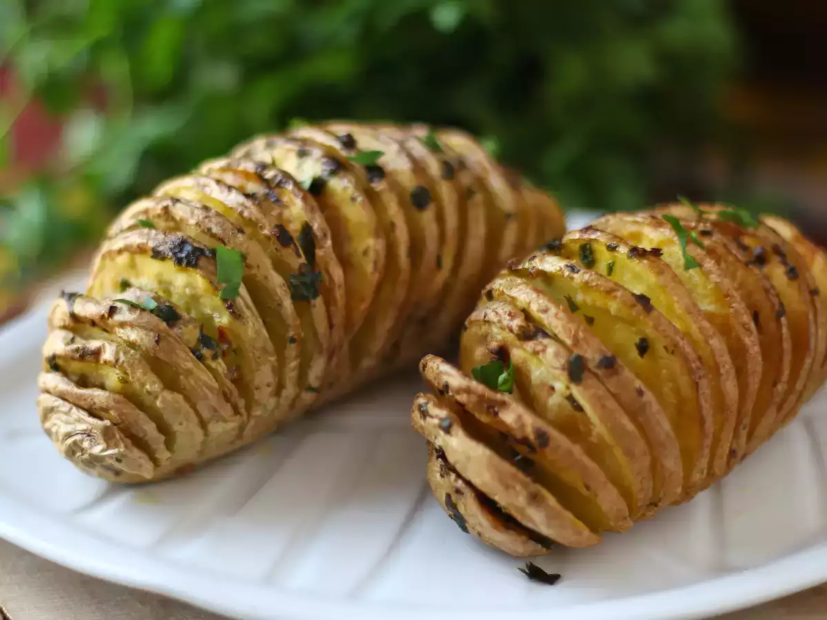 Patate hasselback in friggitrice ad aria: croccanti e facili - foto 4