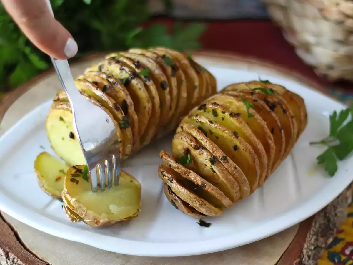 Patate hasselback in friggitrice ad aria: croccanti e facili - foto 5