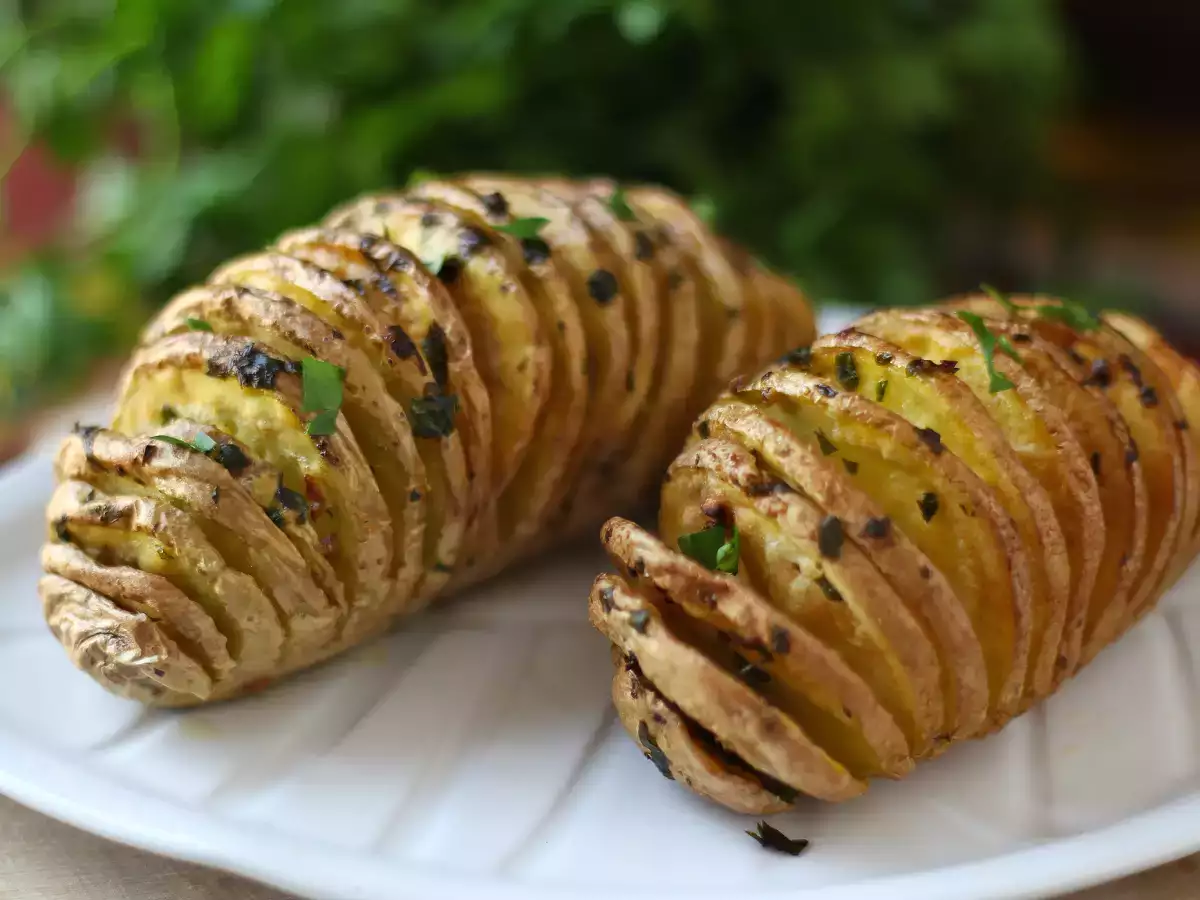 Patate hasselback in friggitrice ad aria: croccanti e facili - foto 6