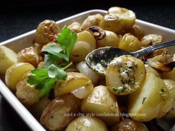 Patate tiepide alla cipolla con salsa al curry