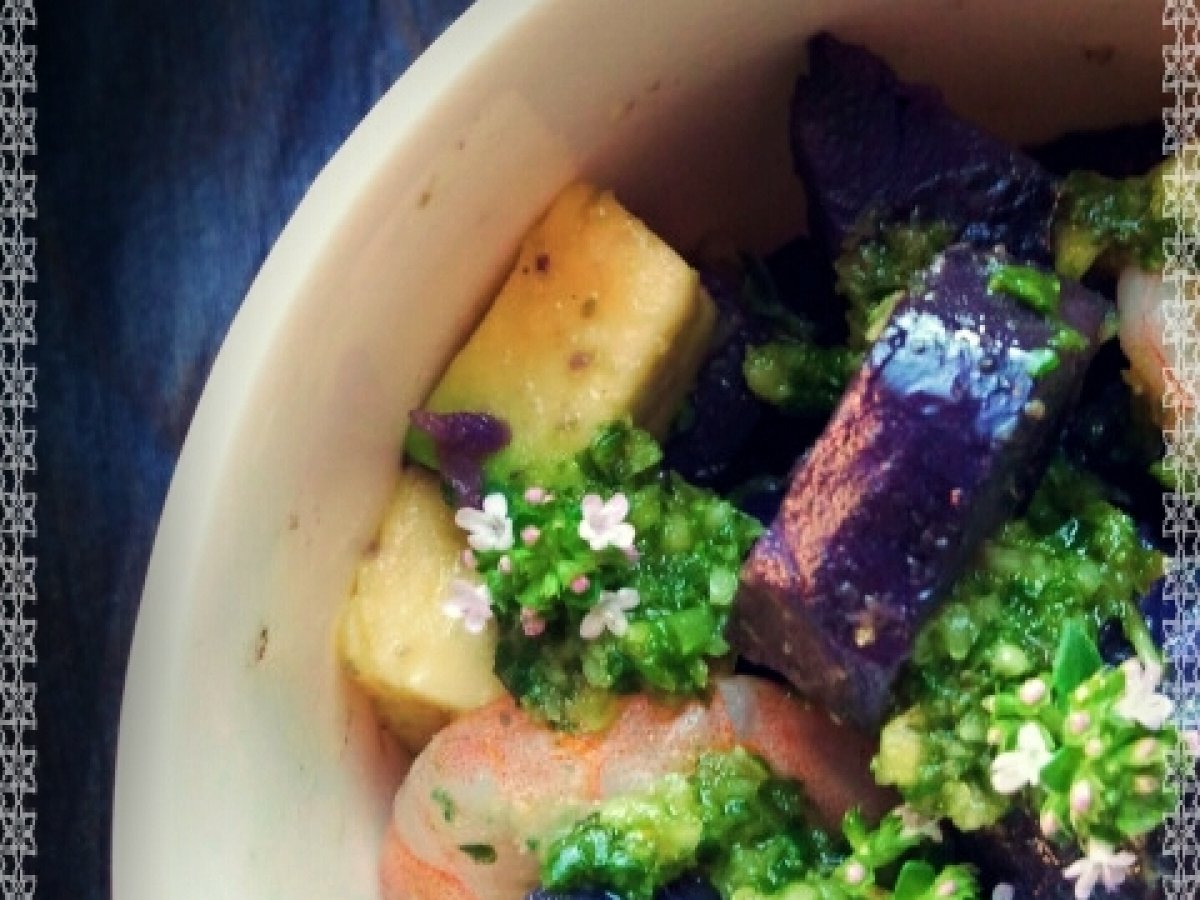 PATATE VIOLA, AVOCADO E MAZZANCOLLE CON PESTO AROMATICO E CRACKERS AL TIMO - foto 2