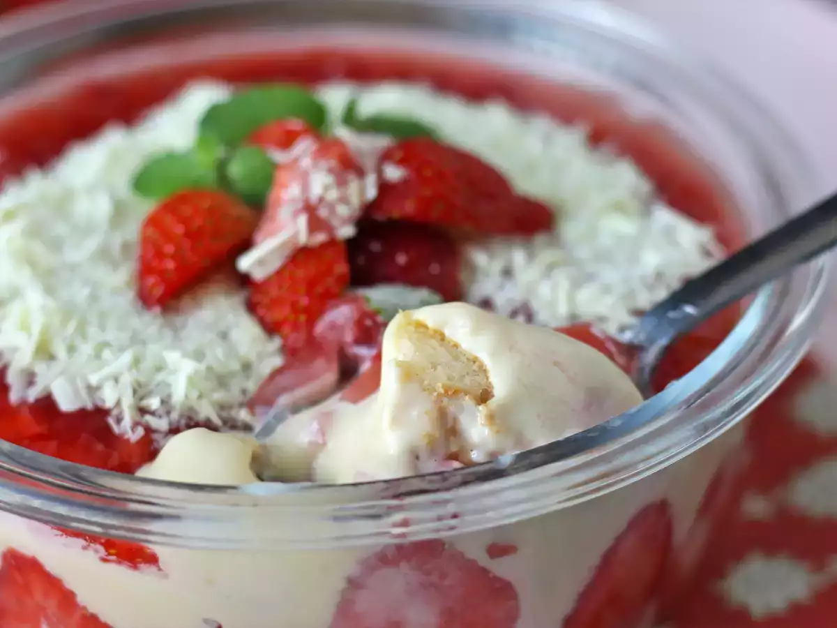 Pavê de morango, il dolce brasiliano cremoso con fragole e latte condensato - foto 2