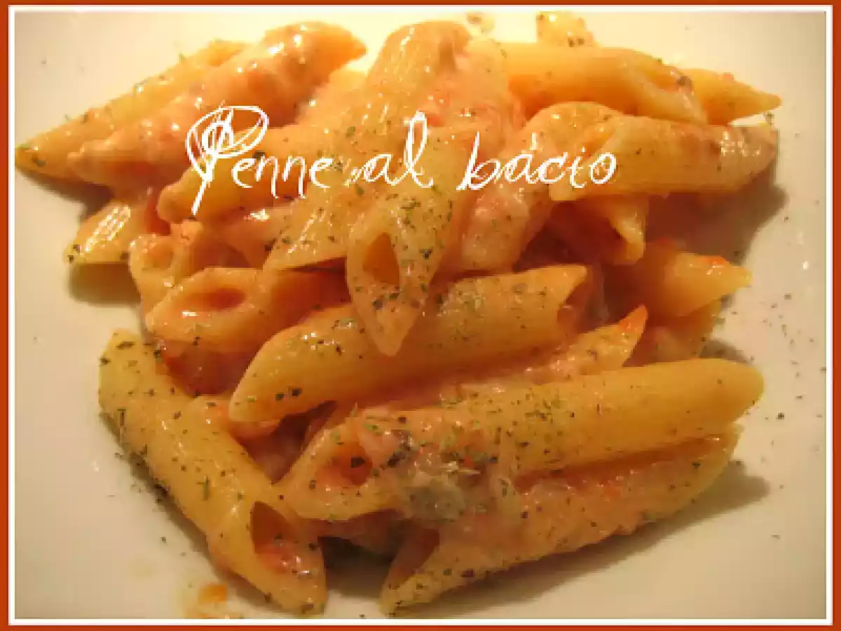 Penne al bacio (pomodoro, gorgonzola e origano)