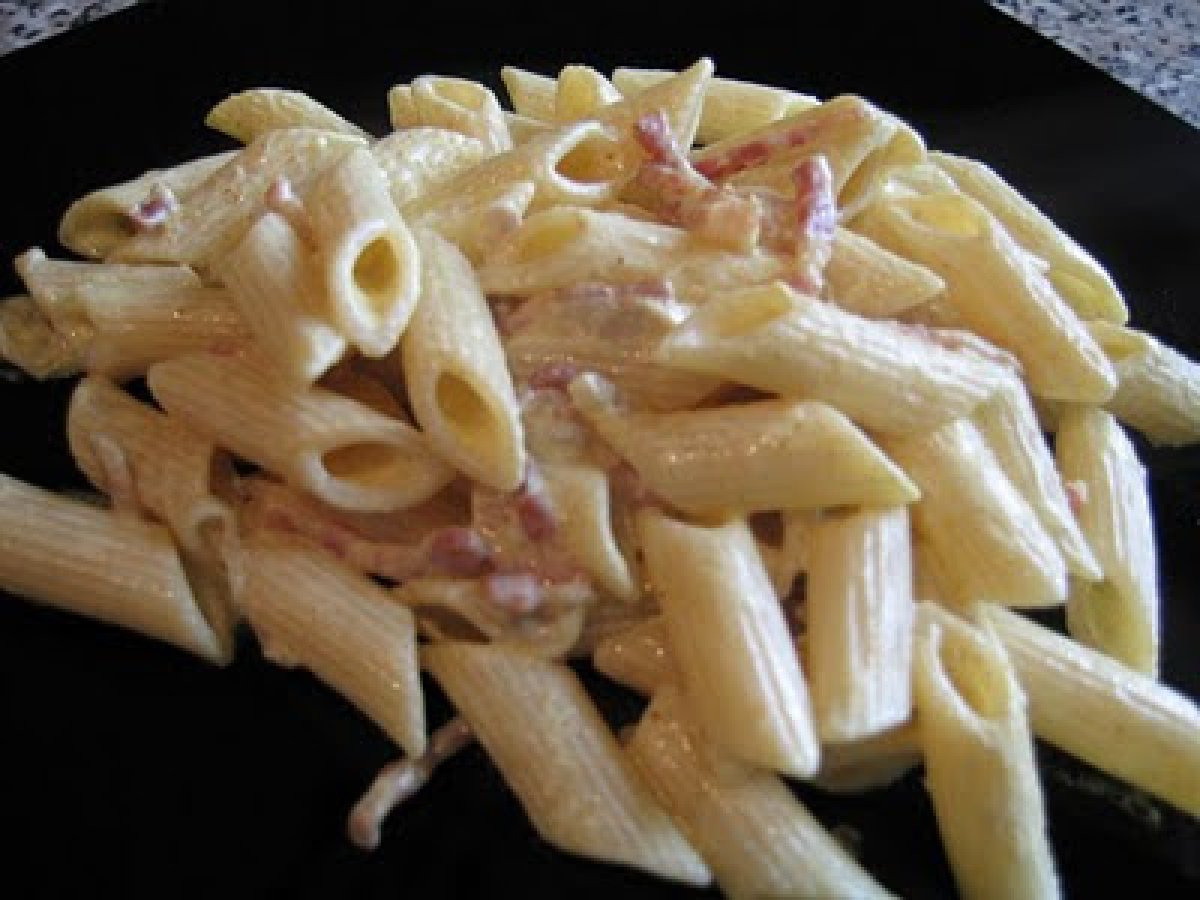 Penne al curry e pancetta