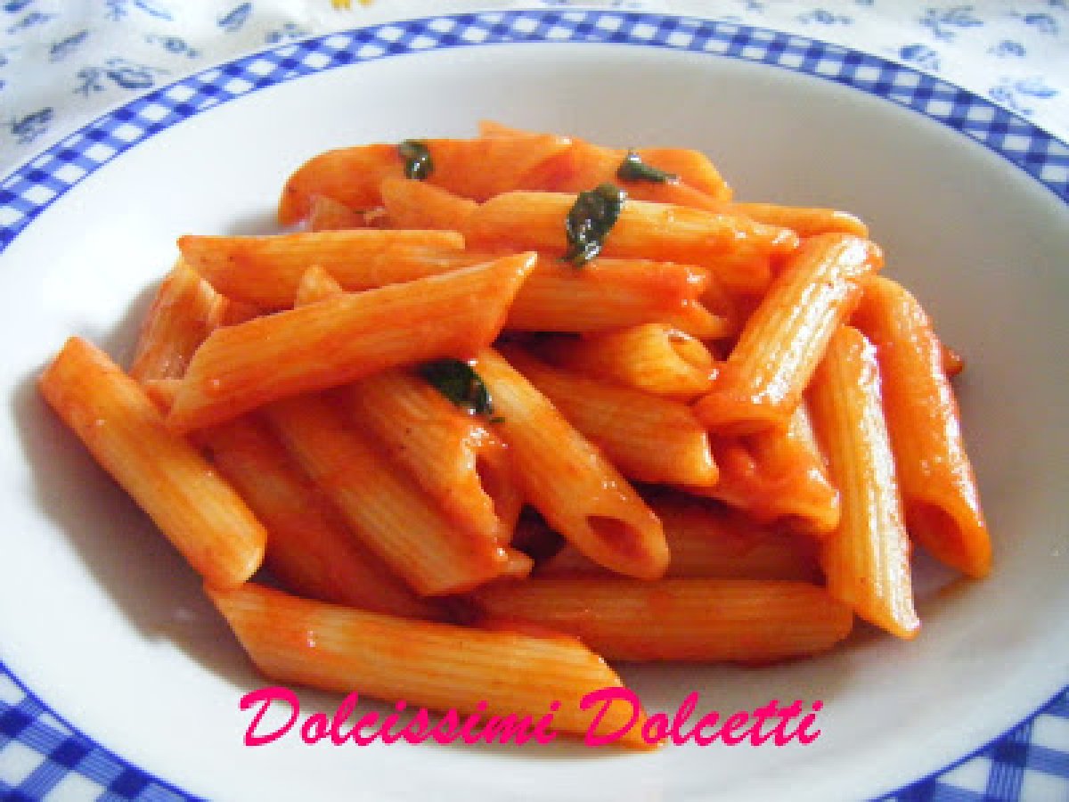 Penne all'arrabbiata con alici