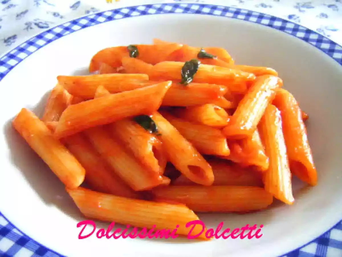 Penne all'arrabbiata con alici