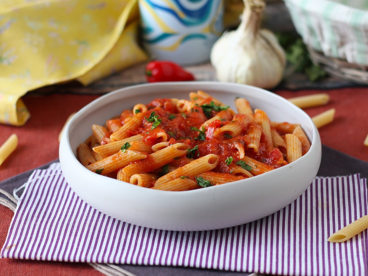 Penne all'arrabbiata: un classico italiano che scalda il cuore!
