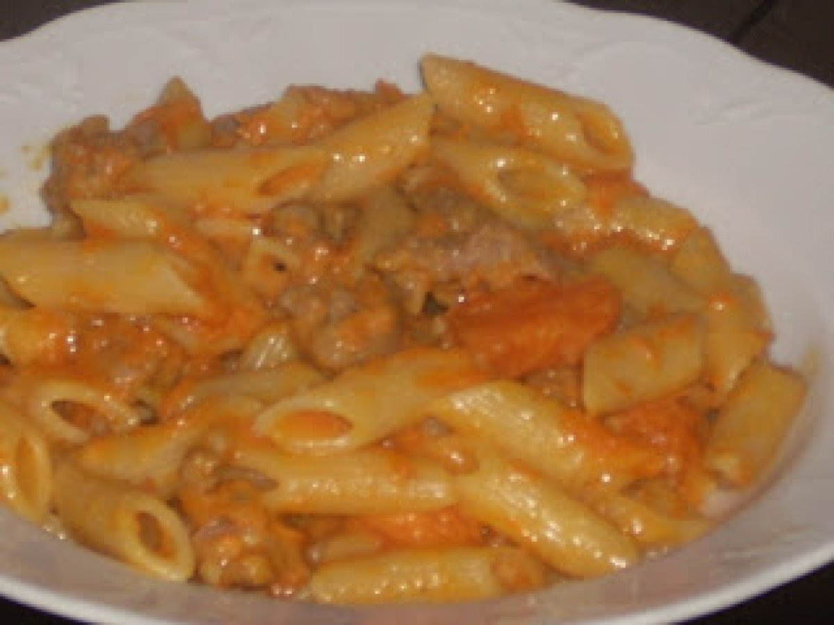 PENNE CON CREMA DI ZUCCA E SALSICCIA