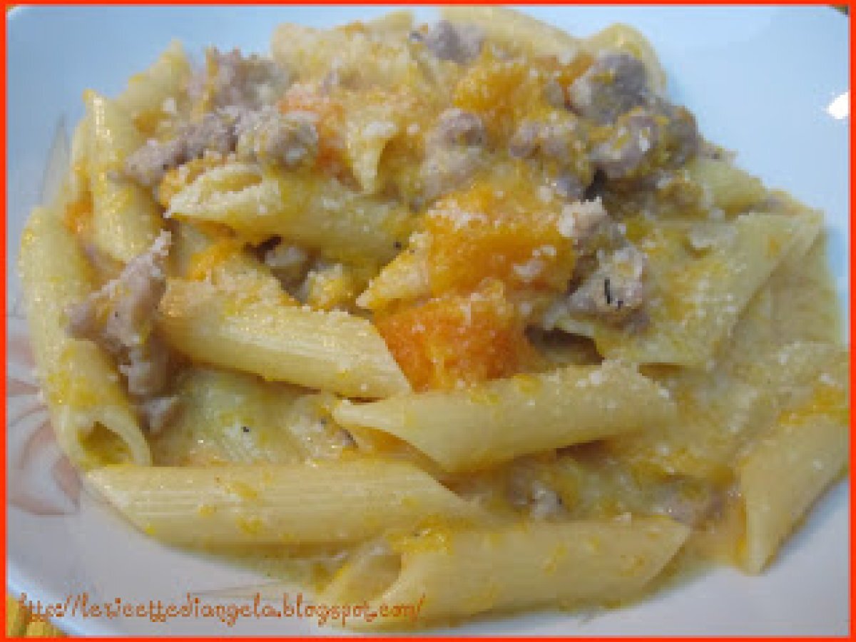 PENNE CON CREMA DI ZUCCA E SALSICCIA