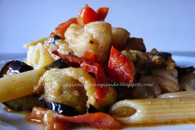 Penne con rana pescatrice, pomodorini e melanzane - Ricetta Petitchef