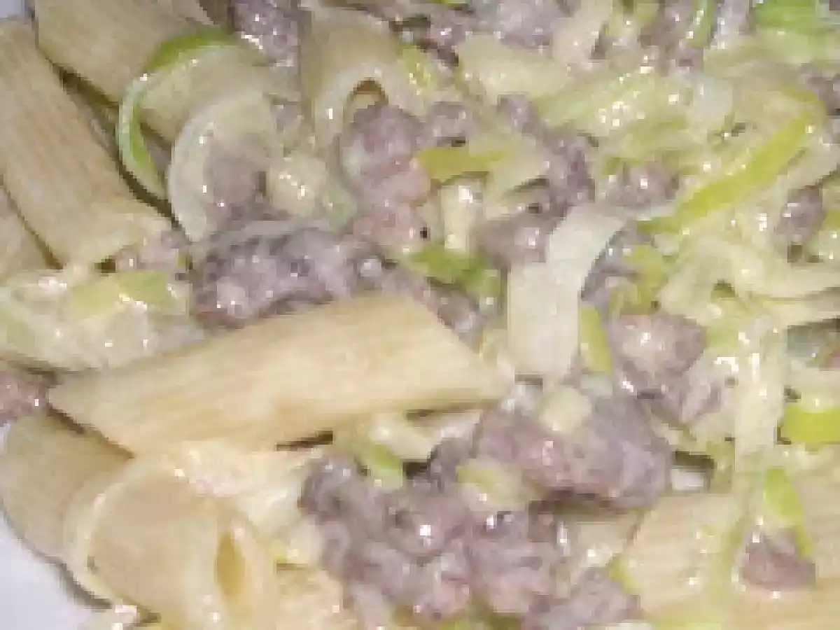Penne con salsiccia e porri