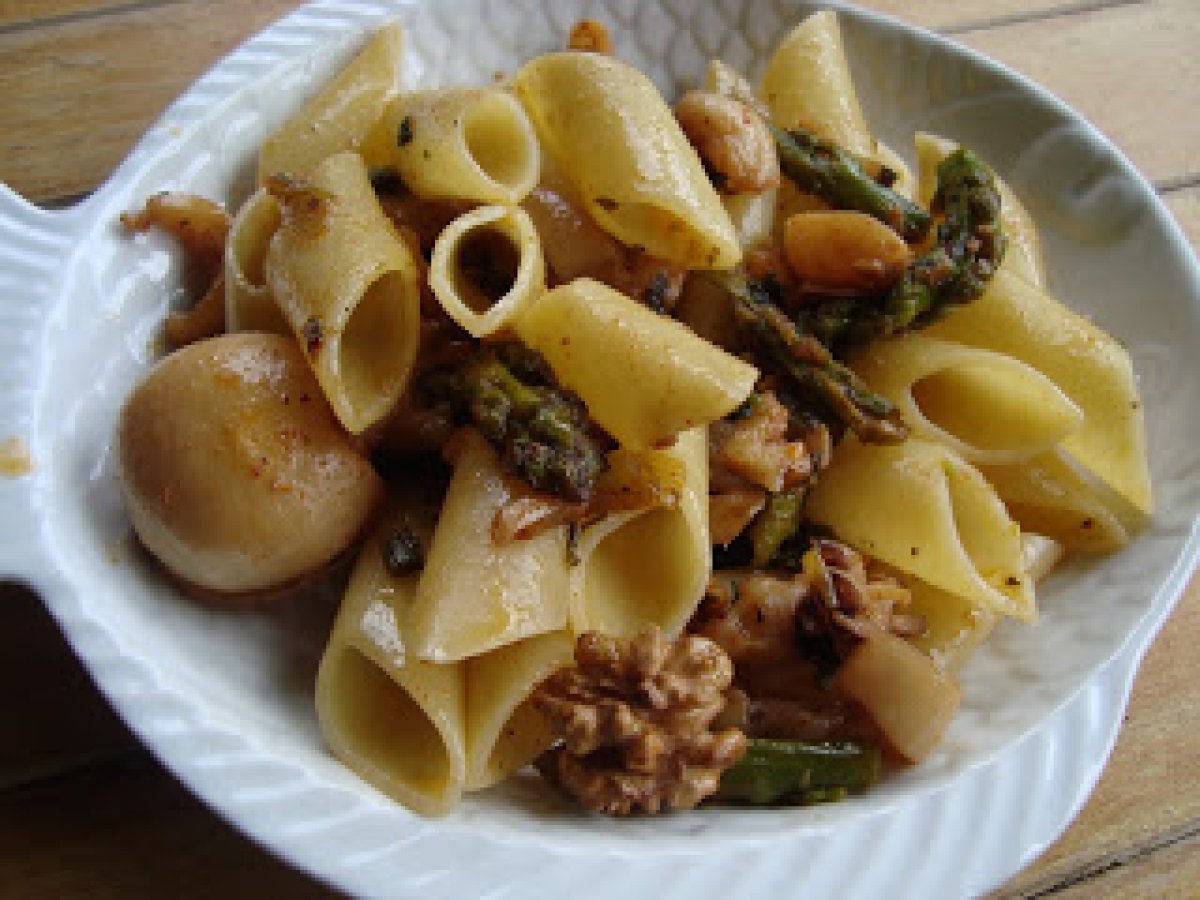 Penne con seppie e noci