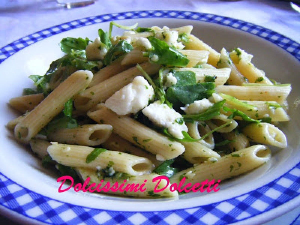 Penne fredde con rucola e mozzarella di bufala