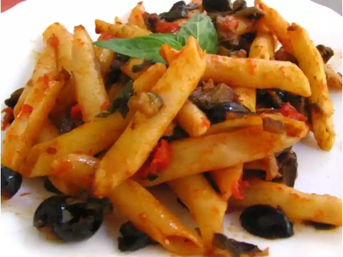 Penne lisce con melanzane e olive nere - foto 3