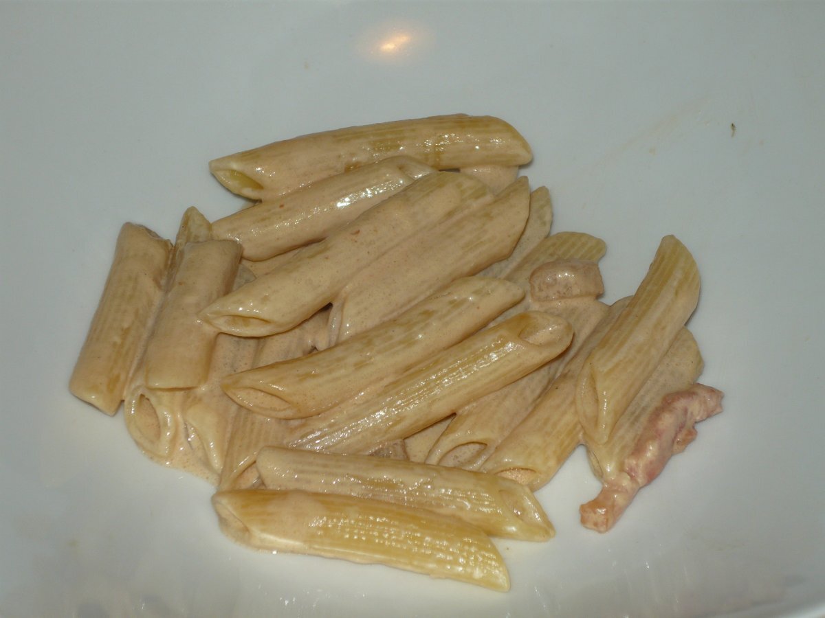 Penne rigate alla crema di pancetta