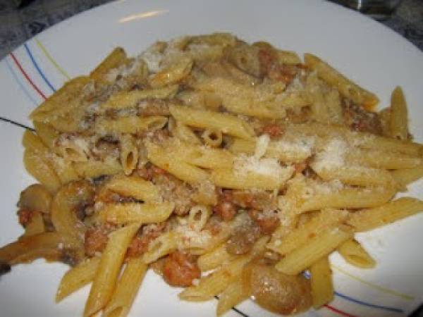 PENNE SALSICCIA E FUNGHI