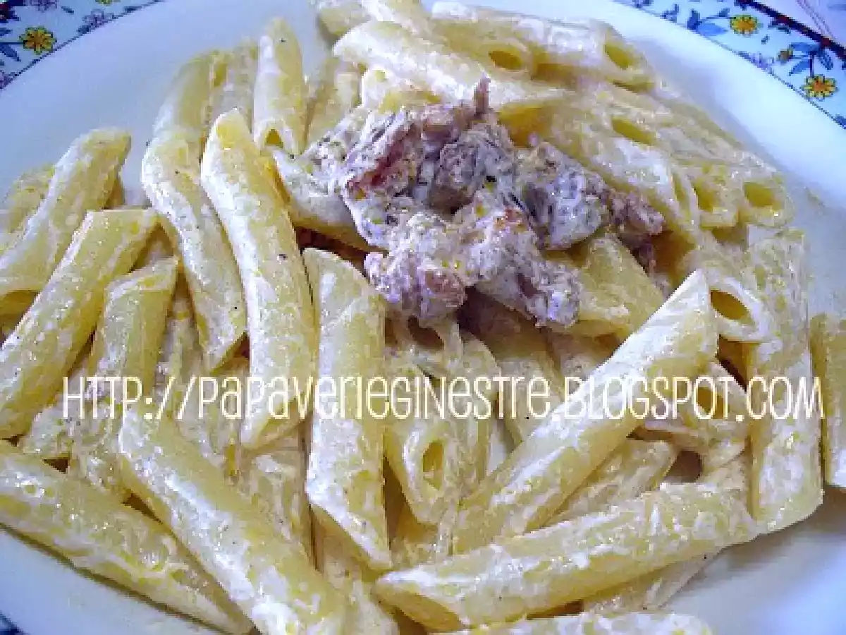 Penne salsiccia e panna al profumo di noce moscata