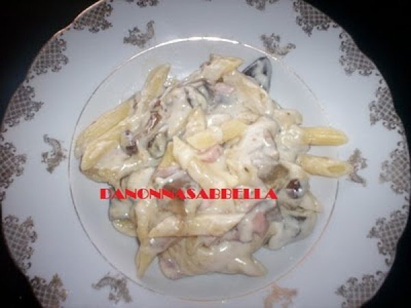 PENNETTE CON BESCIAMELLA AI FUNGHI DI BOSCO, PROSCIUTTO ED EMMENTHAL - foto 2