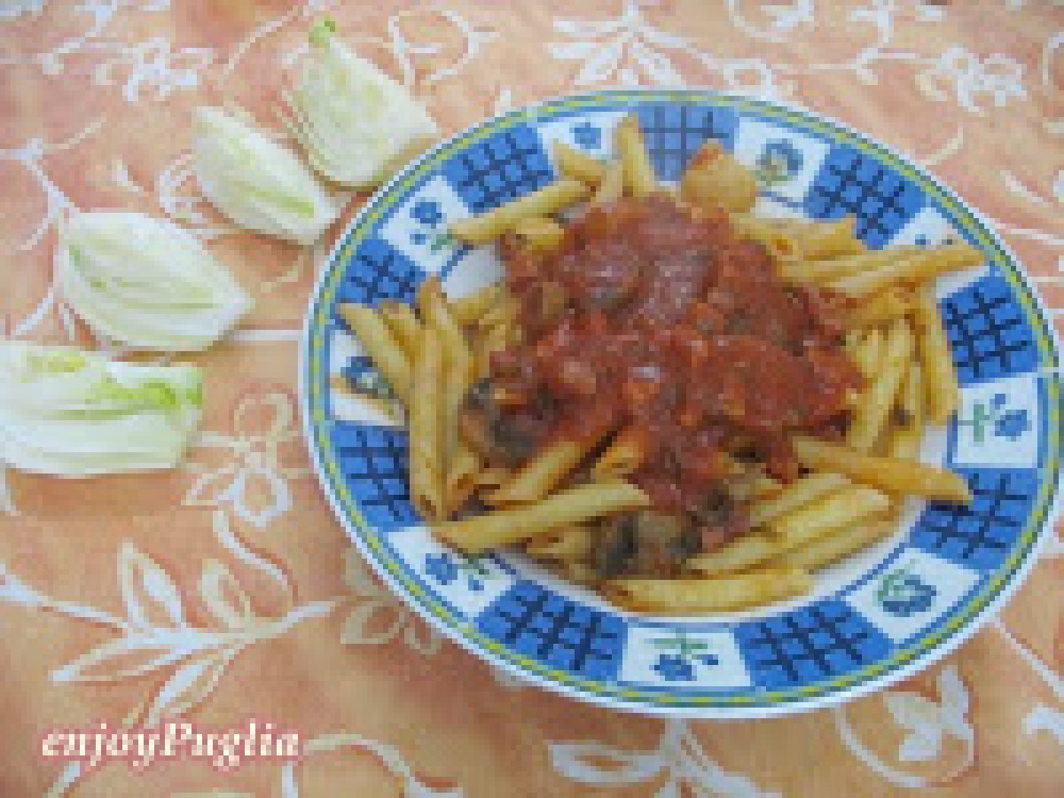 Pennette con sugo di funghi e pancetta