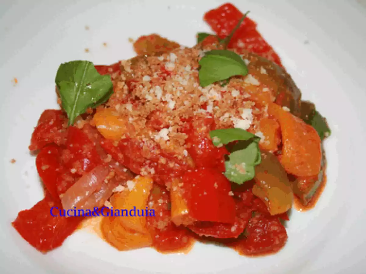 Peperonata con pangrattato e pecorino
