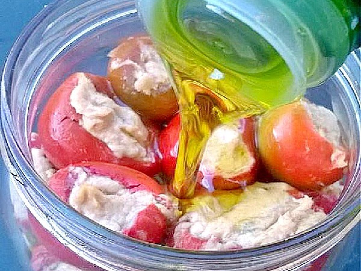 Peperoncini piccanti ripieni sott'olio