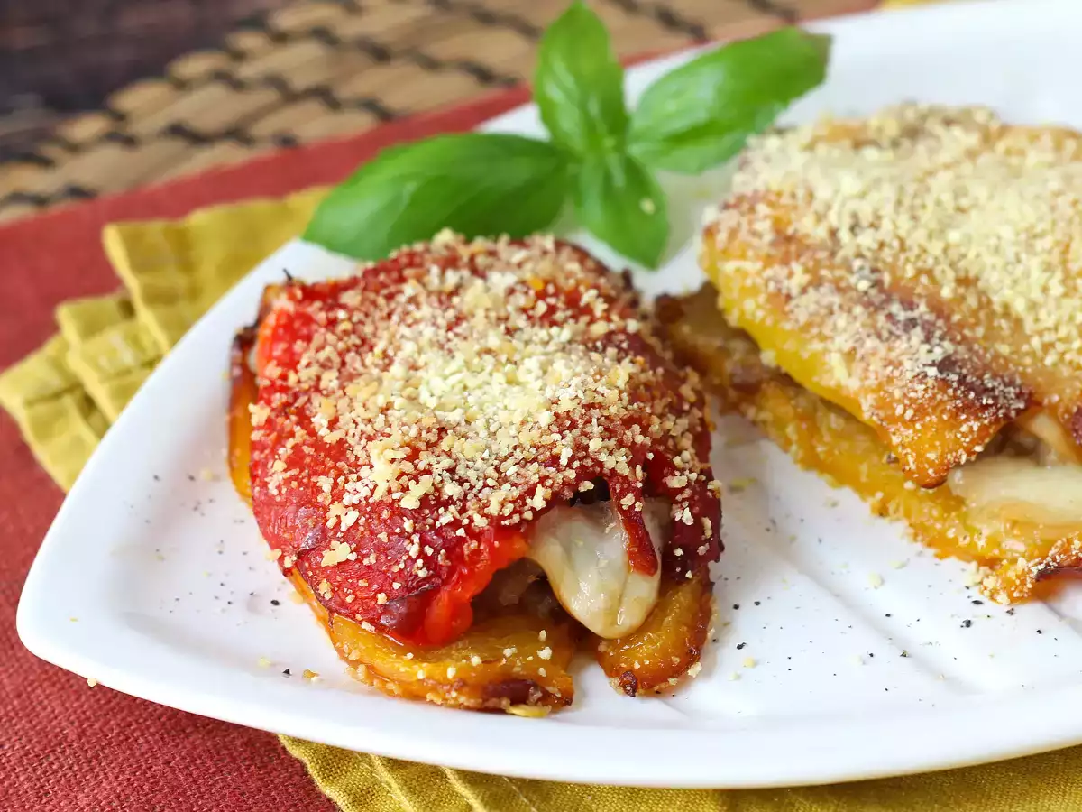 Peperoni farciti e gratinati in friggitrice ad aria con salsiccia e scamorza - foto 2