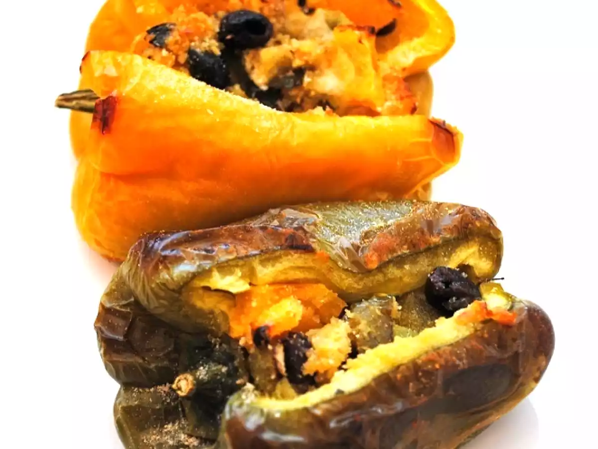 Peperoni ripieni al pecorino dolce, olive taggiasche e mollica - foto 2