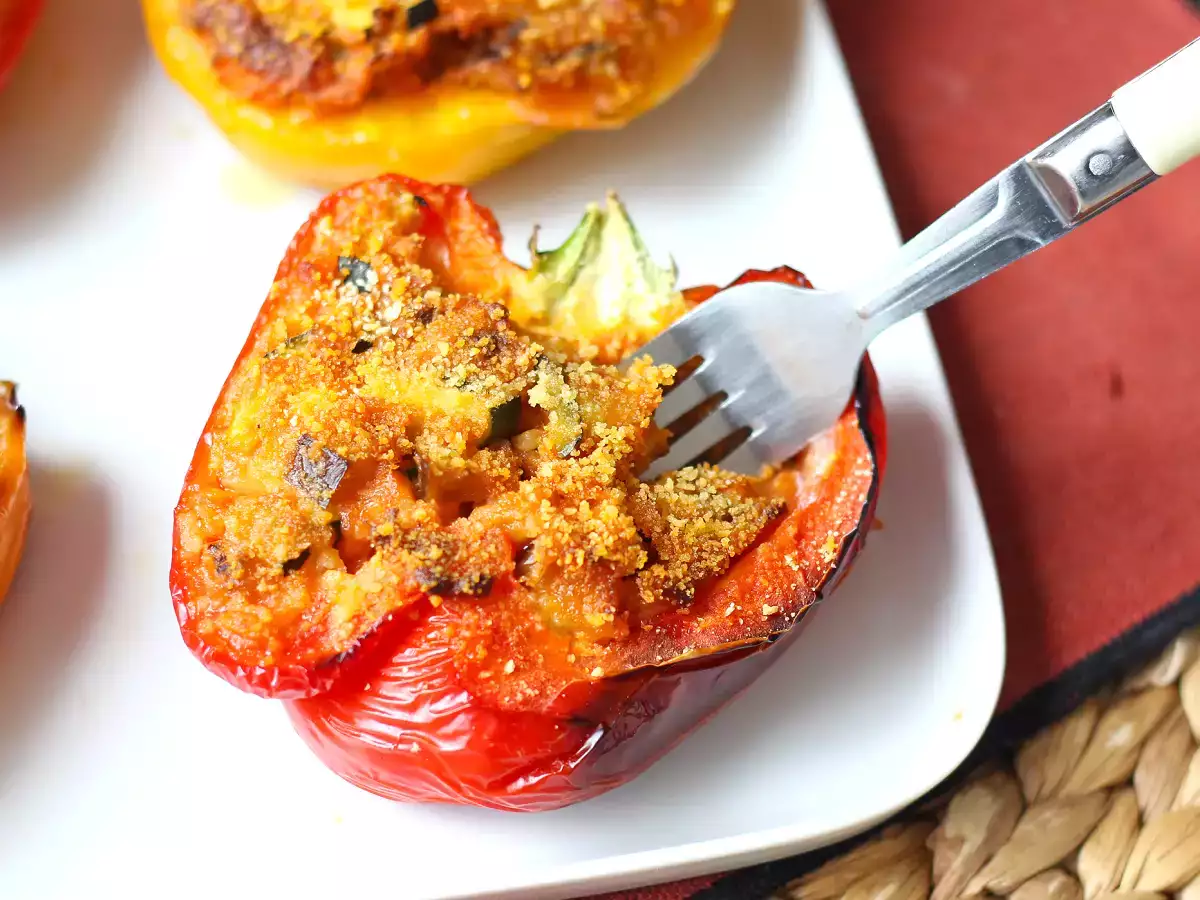 Peperoni ripieni vegetariani al forno: la ricetta facile e saporita con verdure e mozzarella - foto 2