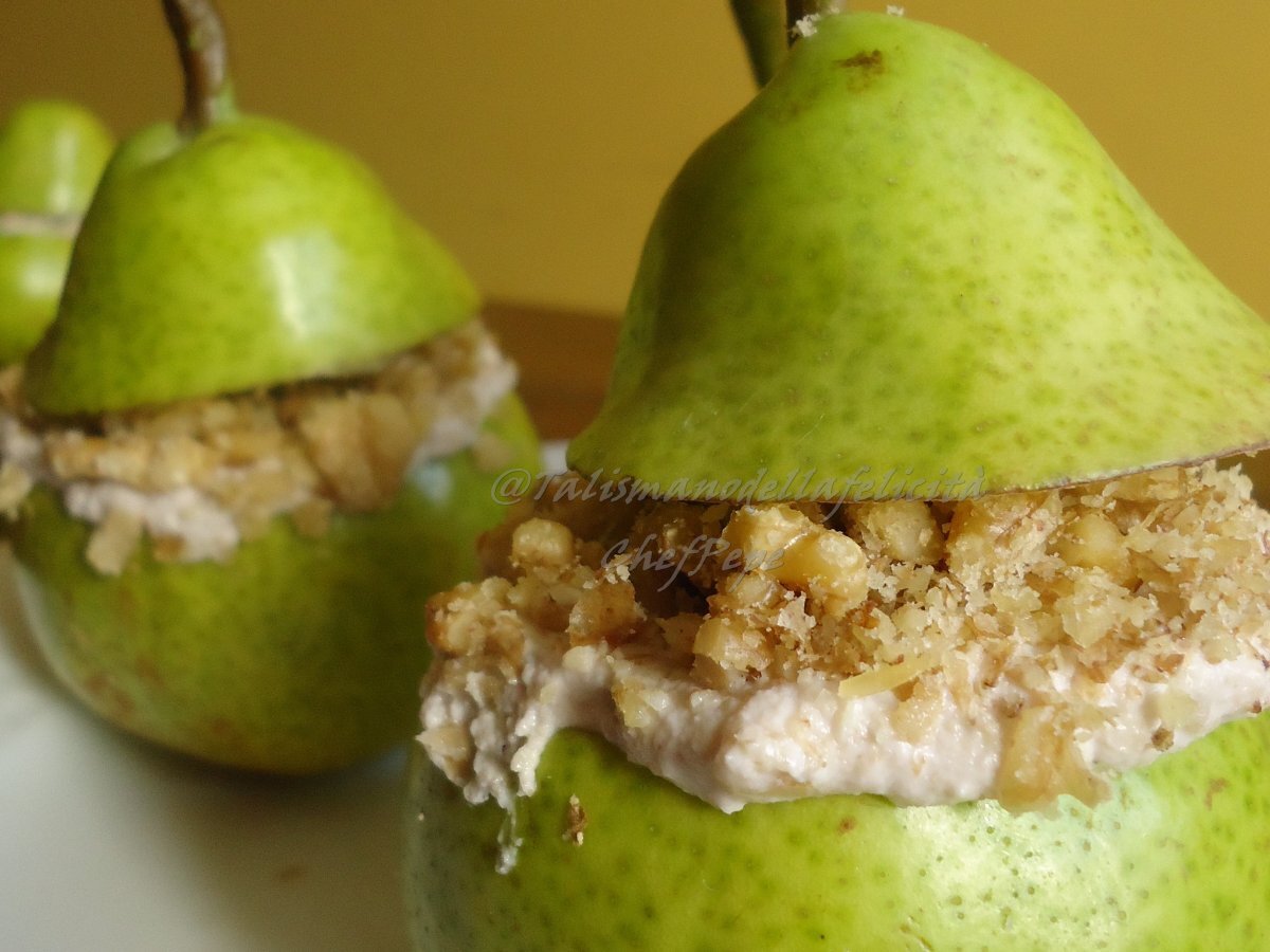 Pera con cuore di robiola e noci