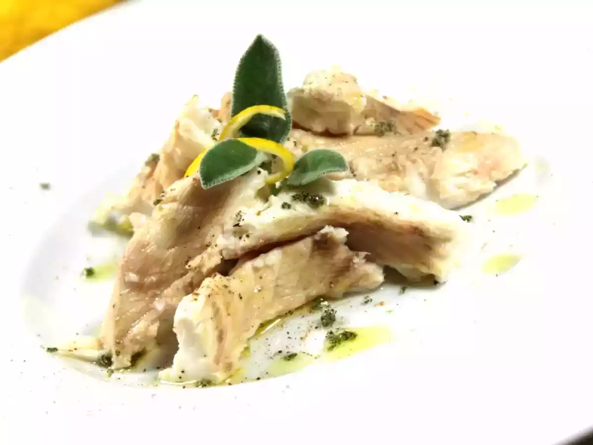 Pesce nocciolino o spinarolo in insalata al profumo di salvia e limone