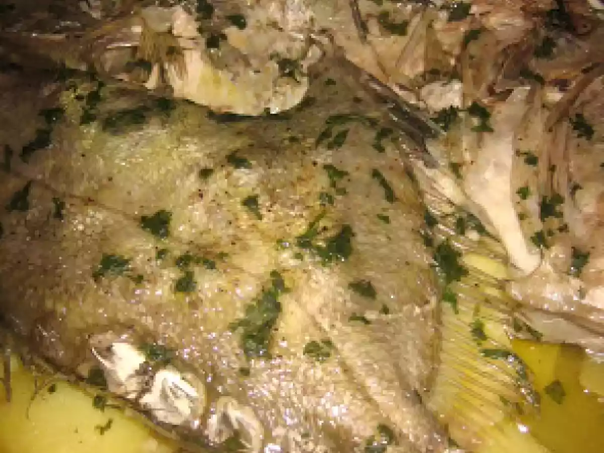 PESCE SAN PIETRO AL FORNO SU LETTO DI PATATE