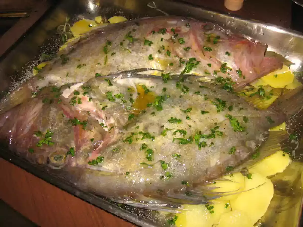 PESCE SAN PIETRO AL FORNO SU LETTO DI PATATE - foto 2