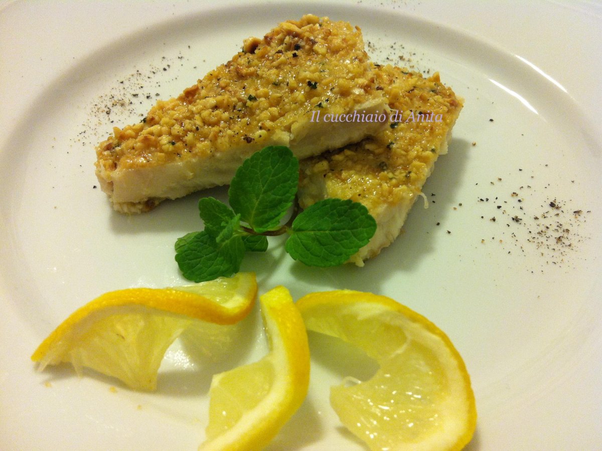 Pesce spada con panatura di nocciole e menta