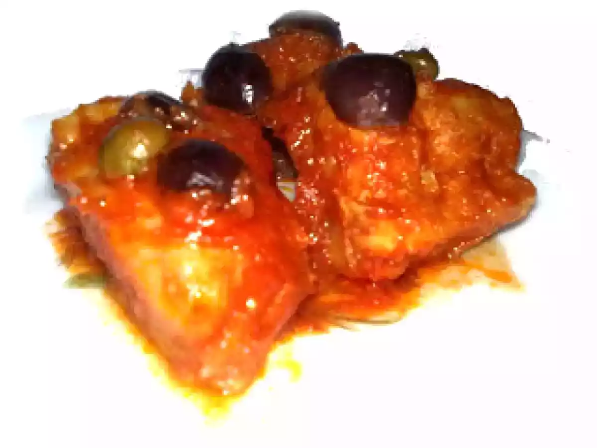 PESCE STOCCO CON OLIVE E CAPPERI