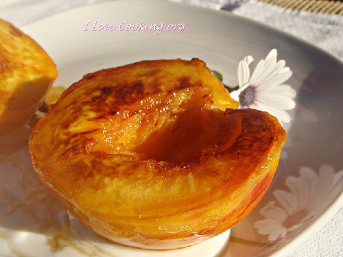 Pesche alla griglia caramellate