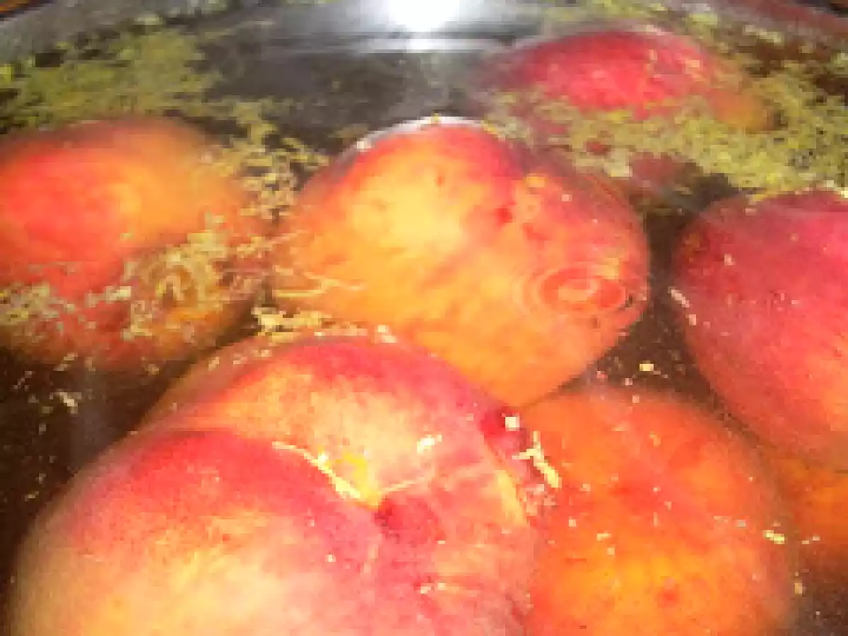 Pesche sciroppate al Moscato