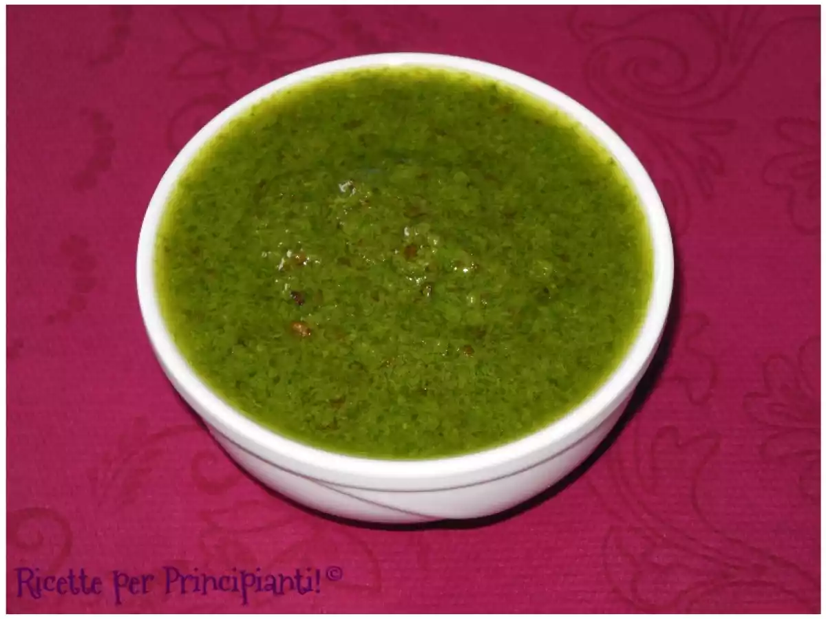 Pesto al basilico e mandorle con semi di lino (vegano)