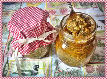 Pesto con pomodorini semi secchi e pistacchi