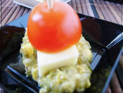 Pesto di olive, pistacchi e capperi che finger food tricolore - foto 2