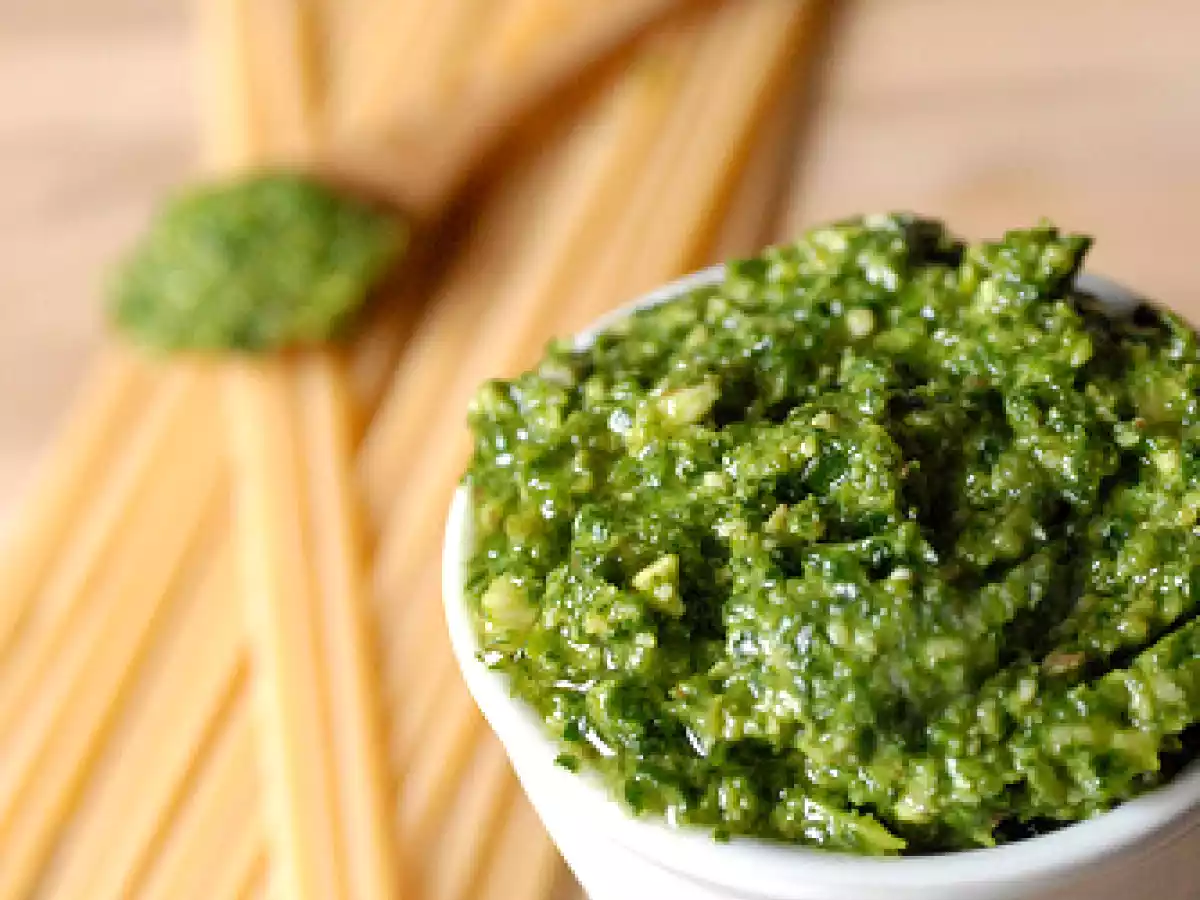 Pesto di spinaci e mandorle