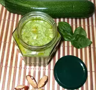 Pesto di zucchine e noci del brasile