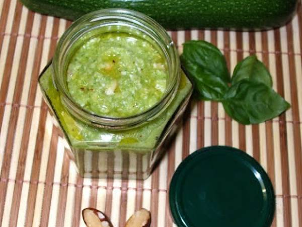 Pesto di zucchine e noci del Brasile