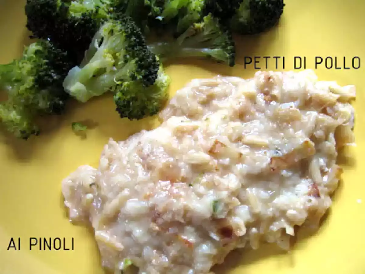 Petti di pollo ai pinoli