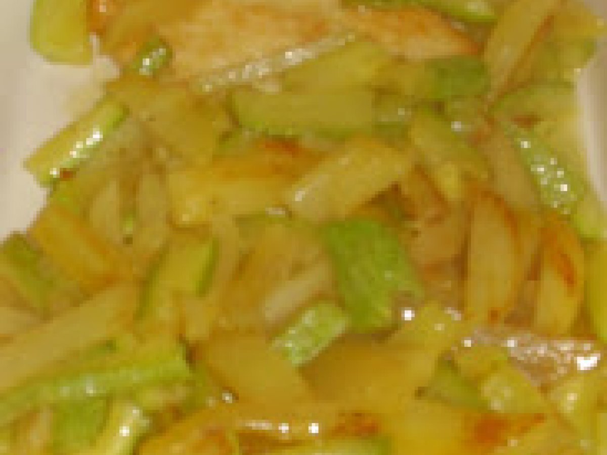 Petti di pollo al vino bianco ocn patate e zucchine