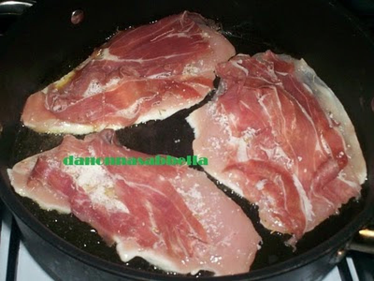 PETTI DI POLLO CON GRANA E PROSCIUTTO CRUDO - foto 3
