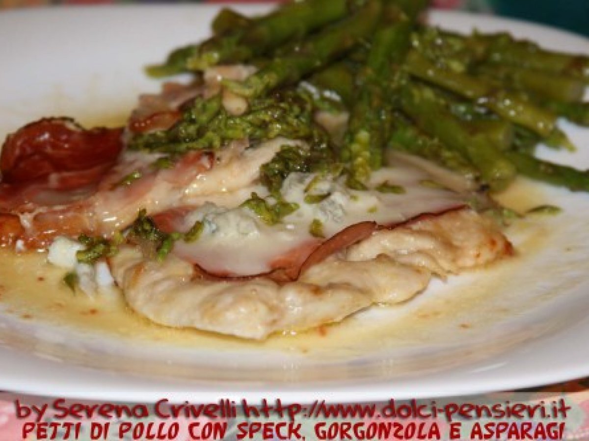 PETTI DI POLLO CON SPECK, GORGONZOLA E ASPARAGI secondo ?Dolcipensieri? - foto 2