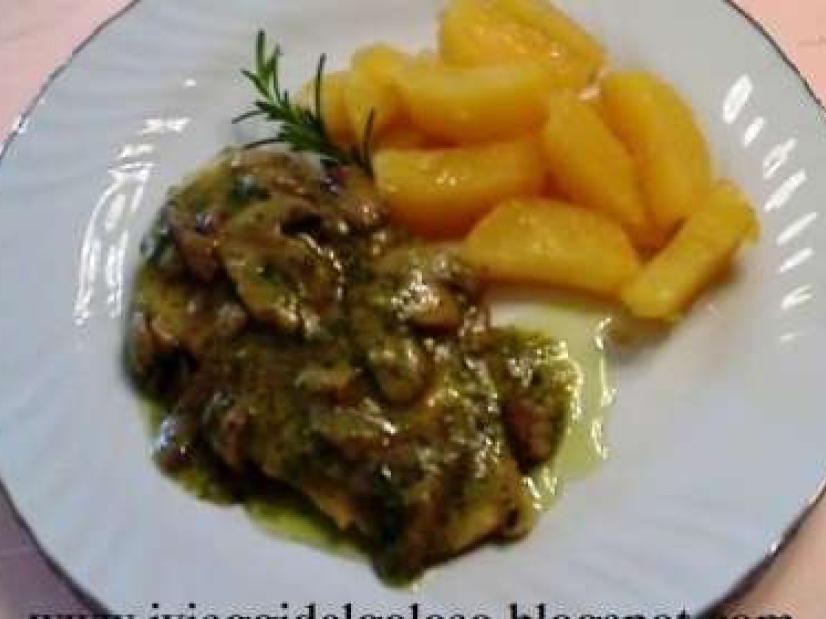 PETTO DI POLLO AI FUNGHI CON PATATE
