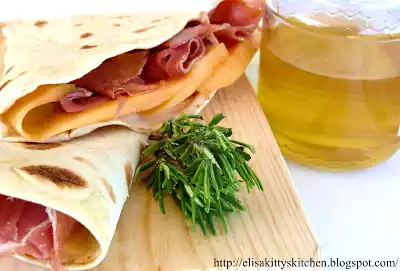 Piadina al prosciutto crudo, melone e miele